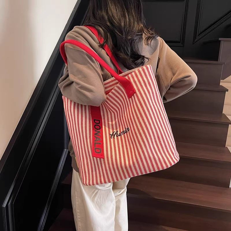 2025年春季女包大容量新款潮流单肩包简约手提休闲包撞色托特包女,淘宝优惠券,粉丝福利购,淘宝优惠卷