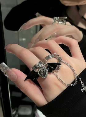 Y2K黑色甜酷恶魔翅膀十字架戒指小众设计辣妹亚文化暗黑系新款潮