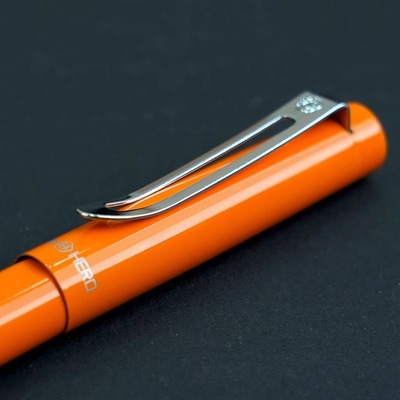 英雄牌学生男女三年级钢笔书写练字铱金笔明尖墨水笔可替换墨囊墨水笔高颜值初学者正姿钢笔2.6口径