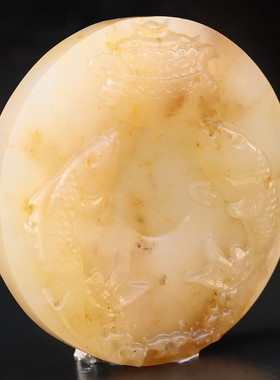 天然55*55*10mm51g玉石挂件桂林鸡血玉石贵妃料鲤鱼装饰精雕挂件