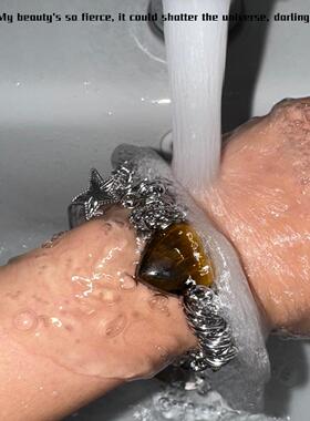 TROPHYBLING丨爱心虎眼石手链