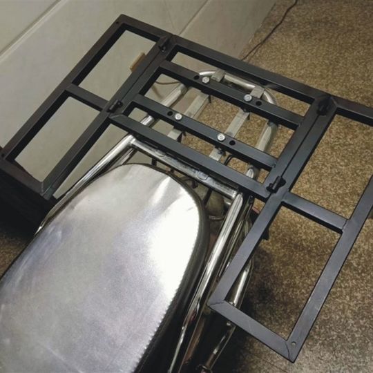 Boîte à emporter pliable pour vélo extrêmement rapide, support de véhicule x étagère de batterie au lithium modifiée agrandie, tirez la bouteille de chargement de la moto