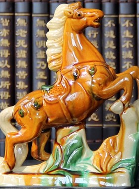 唐三彩马陶瓷红马摆件八骏赤兔家居客厅饰品摆件工艺礼品马上有钱