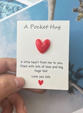 跨境独立站创意Pocket Hug Heart口袋拥抱树脂心拥抱爱情信物礼物