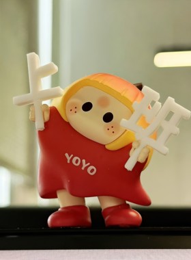 上班！下班！yoyo酱手举电脑摆件