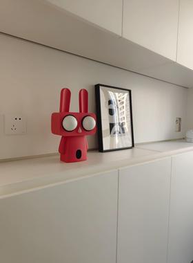 MOMO 手绘卡通红白大眼兔子树脂摆件家居软装玄关客厅工艺品