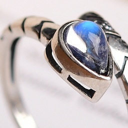 2025新款蓝月光石纯银蛇头设计女款开口戒指时尚水晶魅力饰品