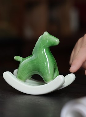 炼器可爱摇摇小绿马摆件家居简约饰品客厅办公室桌面装饰创意礼品