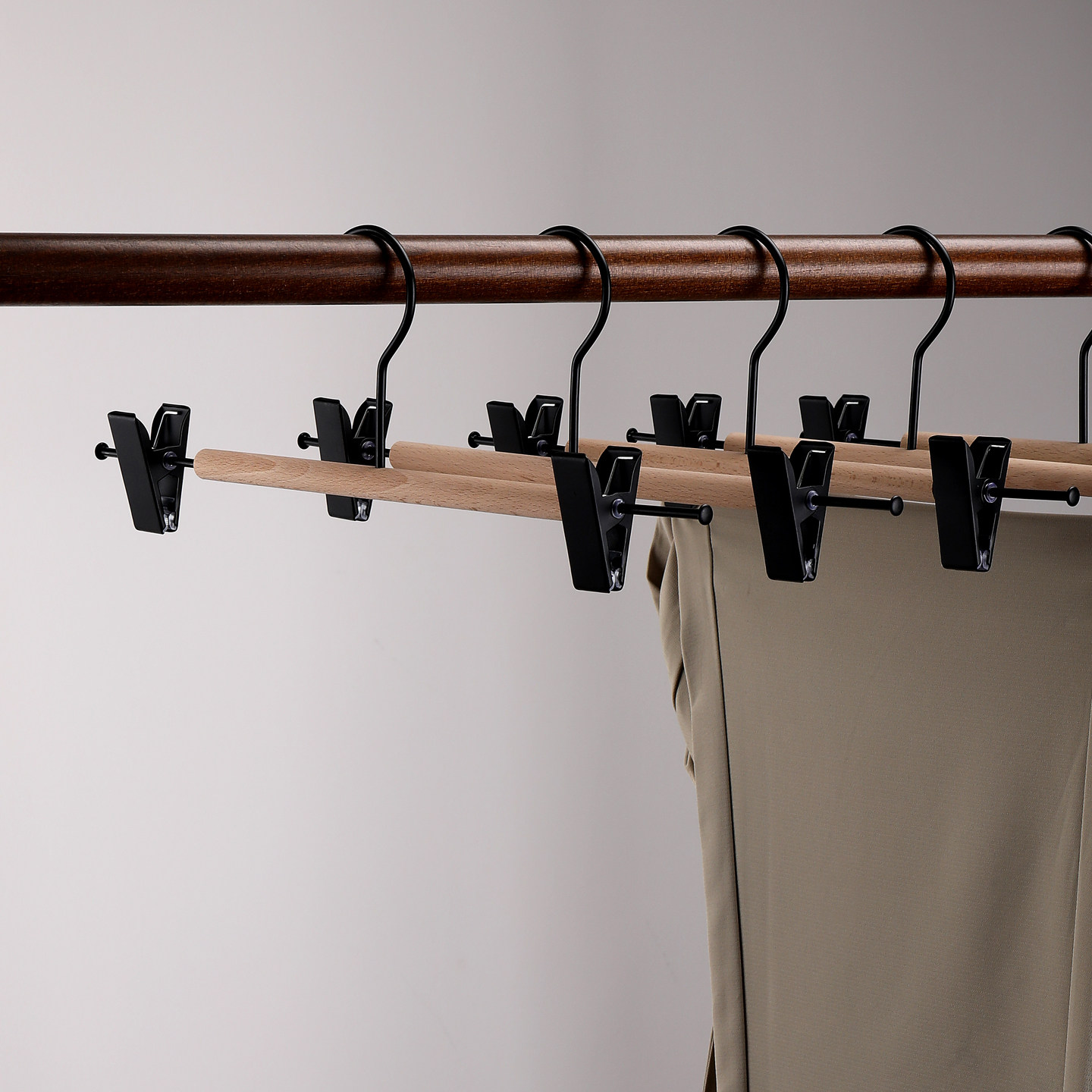 收纳师推荐黑色实木衣架家用轻奢高级防滑衣挂无痕宽肩衣服撑子,淘宝优惠券,粉丝福利购,淘宝优惠卷