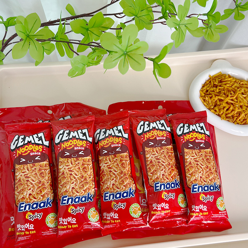 GEMEZ印尼小鸡曲曲面火辣味香干脆面干吃方便面儿童零食掌心小吃 - 图0