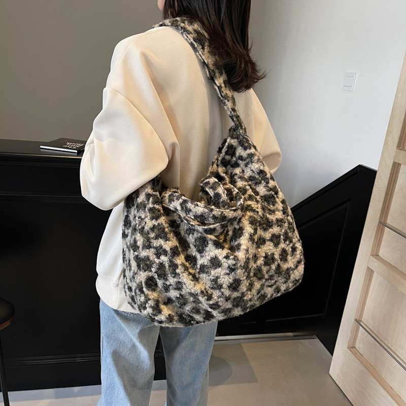 豹纹毛绒单肩包 小狂野~ 容量也大大的 拿下,淘宝优惠券,粉丝福利购,淘宝优惠卷