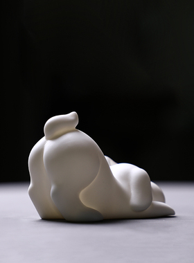 创意陶瓷小狗狗摆件家用客厅玄关风水招财桌面摆设个性家居装饰品