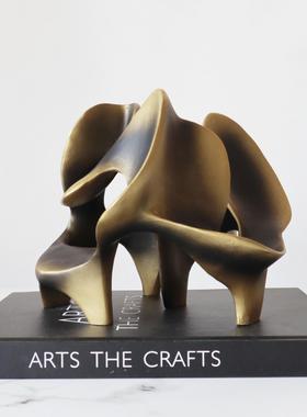 现代轻奢软装创意造型样板间客厅电视柜桌面镂空金色摆件装饰品