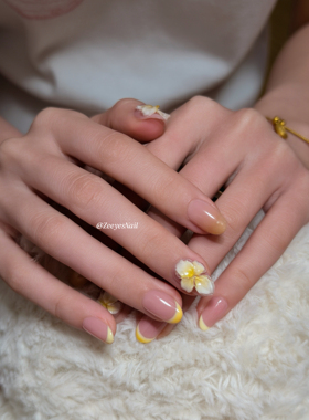 Daisy Bloom｜裸透温柔渐变立体奶油小花法式高级感穿戴甲手工甲