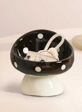 现代简约黑白蘑菇陶瓷钥匙收纳摆件入户门玄关桌面托盘高级感小众