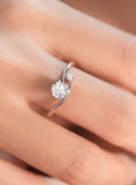 YUDANDUN莫桑戒指1克拉爆闪六爪钻戒精致时尚轻奢日常通勤简约女