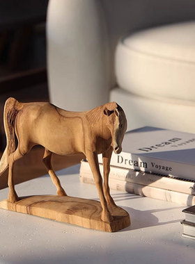 复古怀旧风雕刻木纹马摆件样板间