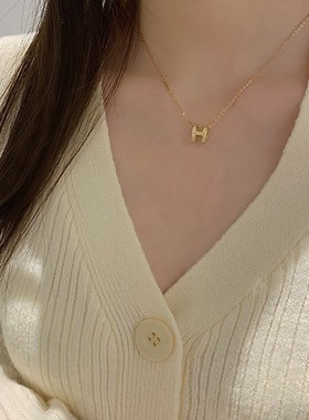 轻奢H字母吊坠项链女法式小众高级设计感颈链钛钢不掉色锁骨链