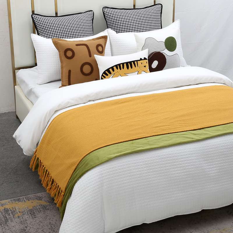 绿色小孩儿童样板间床品软装样板房床上用品酒店展厅搭毯抱枕 - 图1