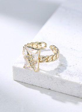 希腊轻职风闪亮镀18K金戒指