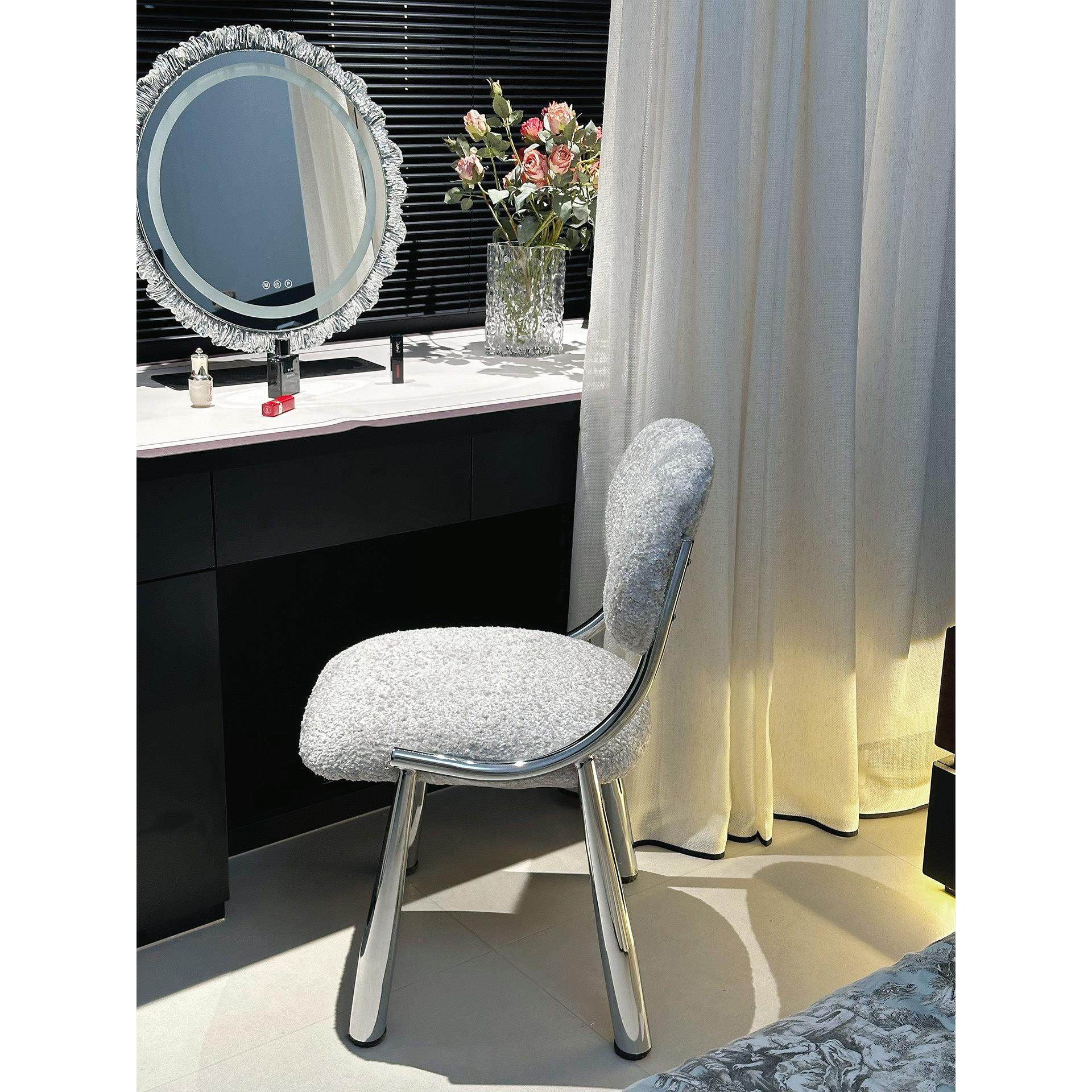 新款化妆凳女生卧室现代梳妆台椅子靠背金属轻奢高级感网红化妆椅,淘宝优惠券,粉丝福利购,淘宝优惠卷