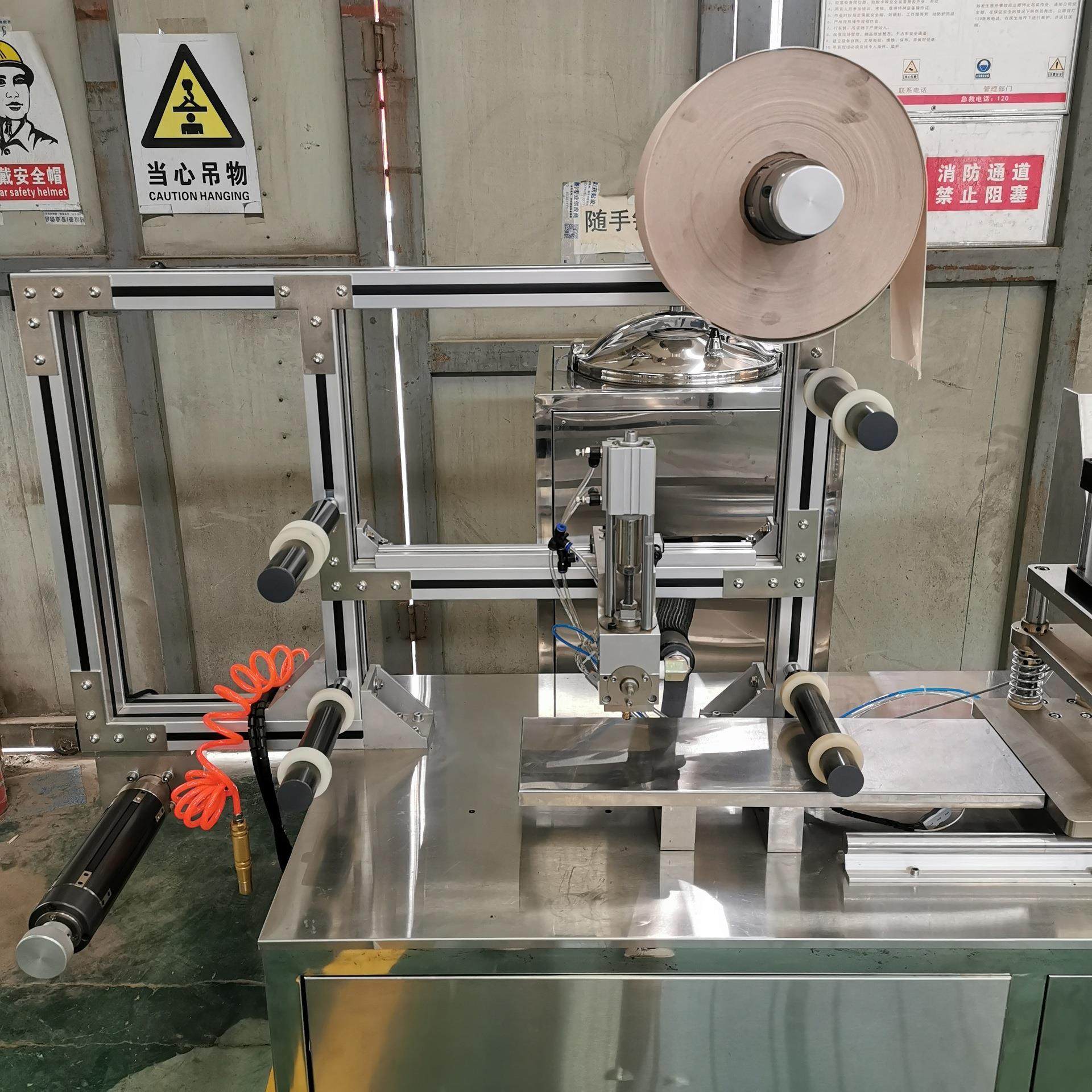 免费试机全自动无纺布黑膏贴生产线 颈肩腰腿关节贴膏药机,淘宝优惠券,粉丝福利购,淘宝优惠卷