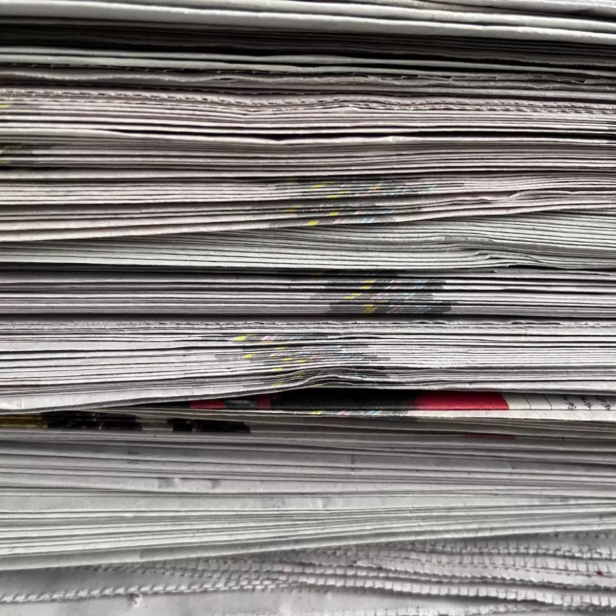 Новые старые газеты, крупные газеты, чистые просроченные обрезки, списанные газеты, газеты для чистки стекол, баллонные газеты, упаковочная бумага