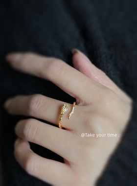 微镶锆石灵蛇戒指18K5