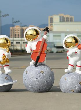 户外宇航员太空人玻璃钢雕塑幼儿园售楼部商场发光兔装饰大型摆件