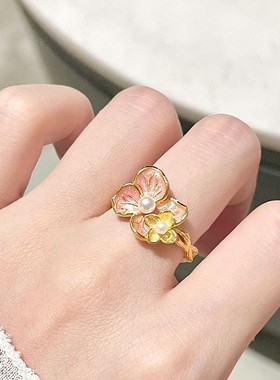 小红书爆款芭比公主舞蝶粉金色珐琅戒指女凡尔赛珠光绣球花指环