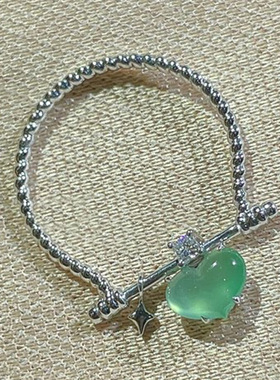 小红书爆款木那甜心桃心绿宝石戒指时尚精致麻花精致指环