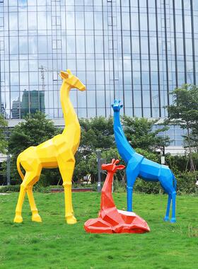 户外草坪大型抽象几何鹿彷真长颈鹿玻璃纤维雕塑样品屋展示中心装