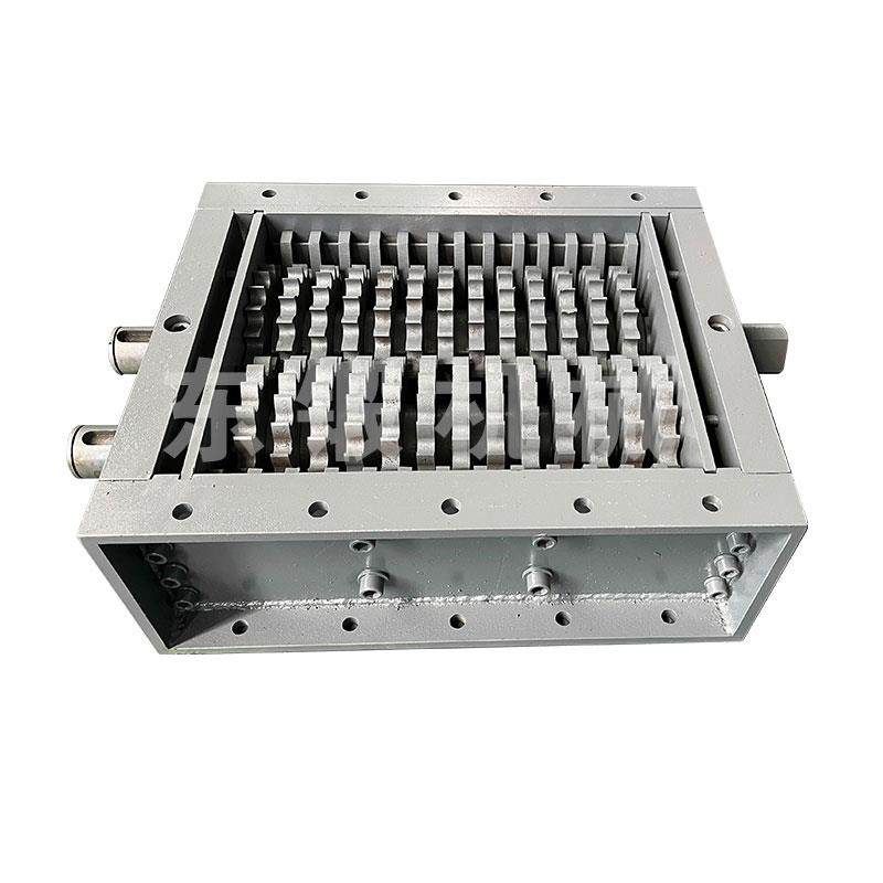 Shredder chassis small metal plastic crushing domestic waste rubber plastic double shaft crushing factory direct sales