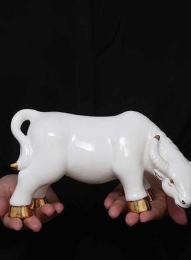 陶瓷十二生肖鞠躬饮水，牛摆件招财，风水镇屋，角落，客厅，厨房