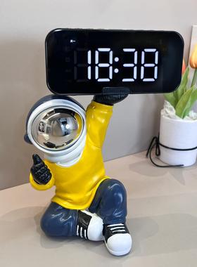 太空人太空人摆件时钟闹钟摆座钟表客厅电视柜装饰品玄关桌面创意