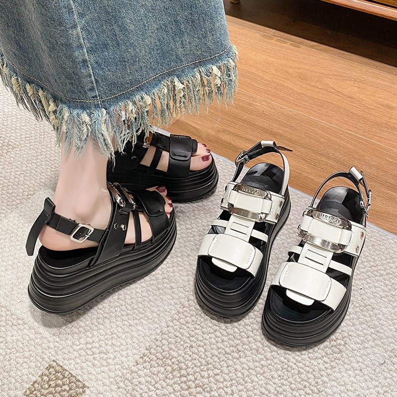 高级感厚底松糕g凉鞋女2024夏季新款复古金属扣8cm增高跟露趾凉鞋 - 图2