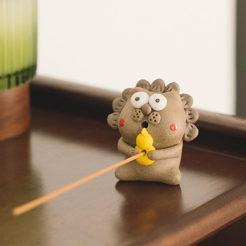 迷你可爱狮子貔貅狻猊线香香插陶瓷茶宠摆件精品可养茶几装饰柿子 - 图1