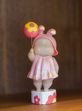 稀奇艺术《小花妹妹》可爱卡通生日礼品结婚礼物桌面摆件