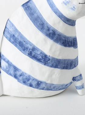 北欧手绘猫咪动物陶瓷摆件桌面玄关博古架酒店别墅样板间软装饰品