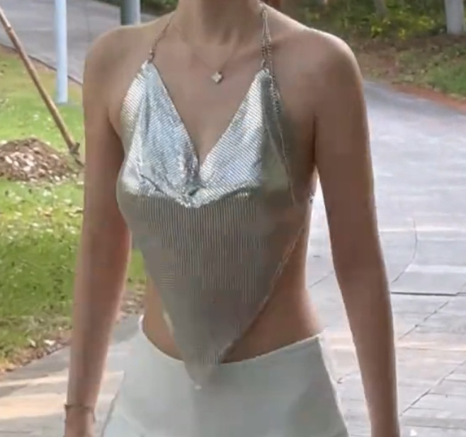 女装热销in性感露背金属系链抹胸亮片上衣挂脖款