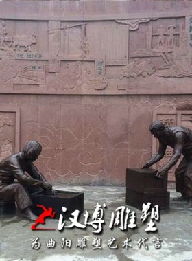 仿铜玻璃钢靠在啤酒桶旁边喝酒男生雕塑人物户外花园园林景观定制