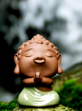 创意家居装饰品小摆件陶瓷卡通个性礼物可爱嘟嘴如来车载内饰摆设