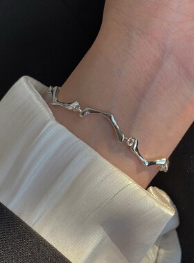 日韩个性复古骨头小众设计感百搭2023年新款潮手链闺蜜礼物简约