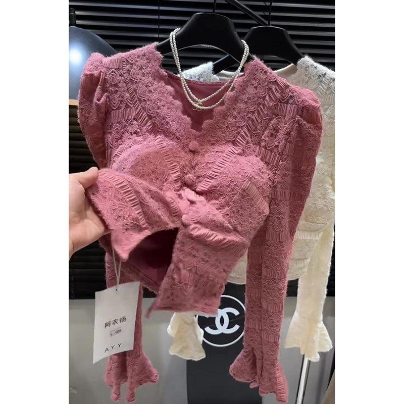 冬季新款时尚百搭法式钩花V领加绒蕾丝打底衫女喇叭袖上衣潮推荐,淘宝优惠券,粉丝福利购,淘宝优惠卷