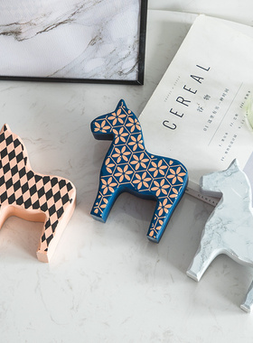 北欧风格卧室客厅玄关电视酒柜装饰品摆件创意小木马家居桌面摆设