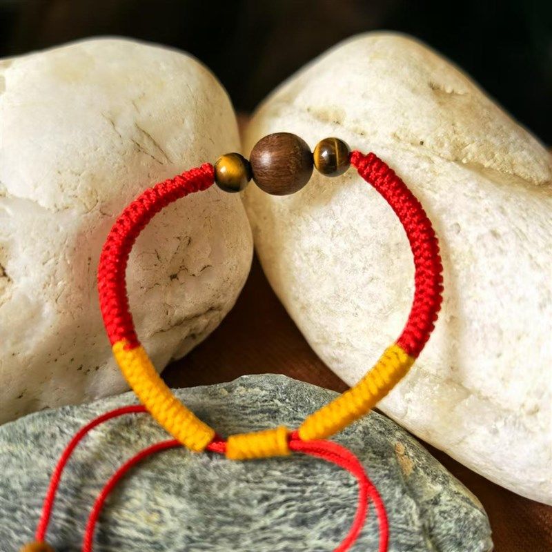 天然沉香虎眼石手链可调节大小孩手绳手工编织本命年红绳可定制款,淘宝优惠券,粉丝福利购,淘宝优惠卷