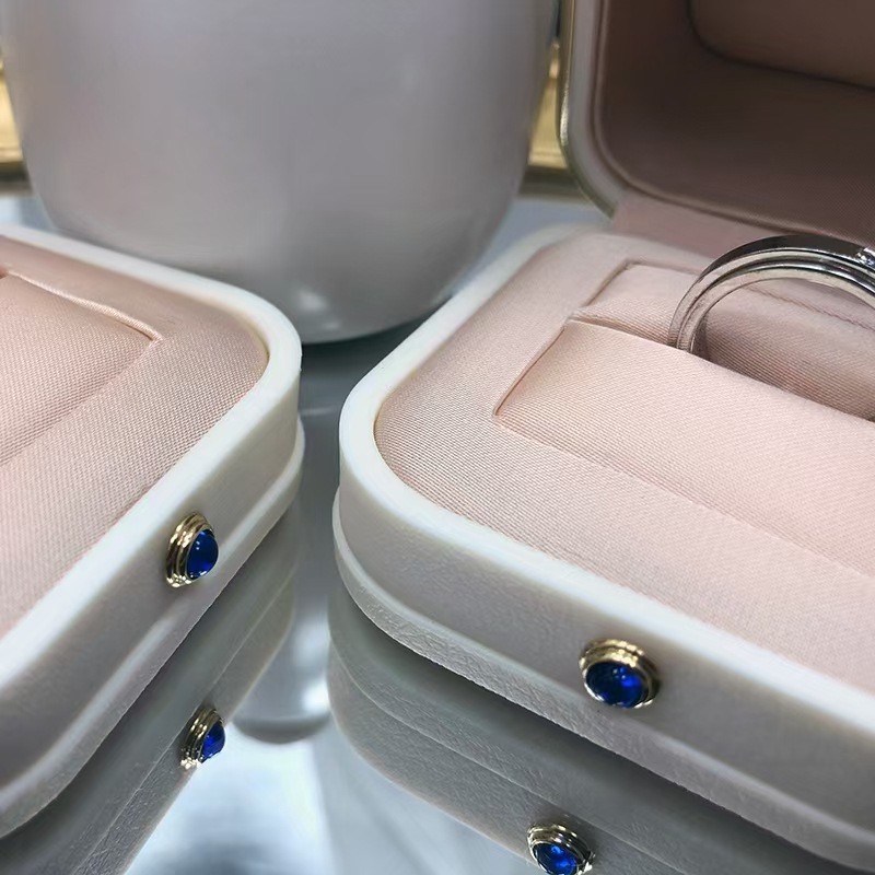 Fort SHI Dragon Proposal Ring Box High-end Diamond Ring Box Oil-sprayed Gold Frame Hidden Buckle Jewelry Packaging Box