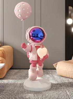 大型宇航员客厅落地摆件装饰品电视柜沙发旁太空人卡通灯乔迁礼品