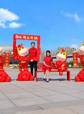 户外卡通新年马雕塑春节吉祥物商场装饰2026年发光互动打卡大摆件