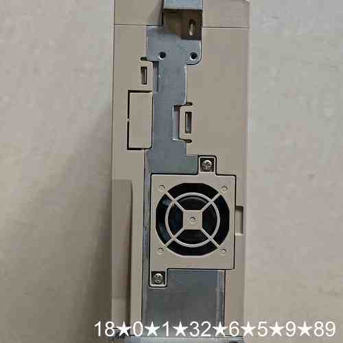 伺服驱动器SGD7S-5R5AA0C202，商品功能完好 - 图2